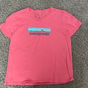 Patagonia coral T-shirt. never worn